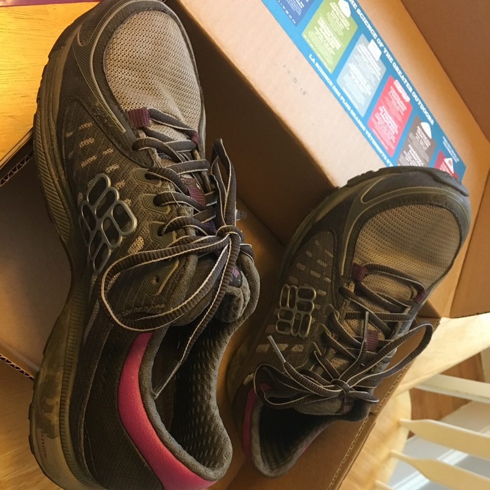 Columbia women’s low hikers/trail shoe